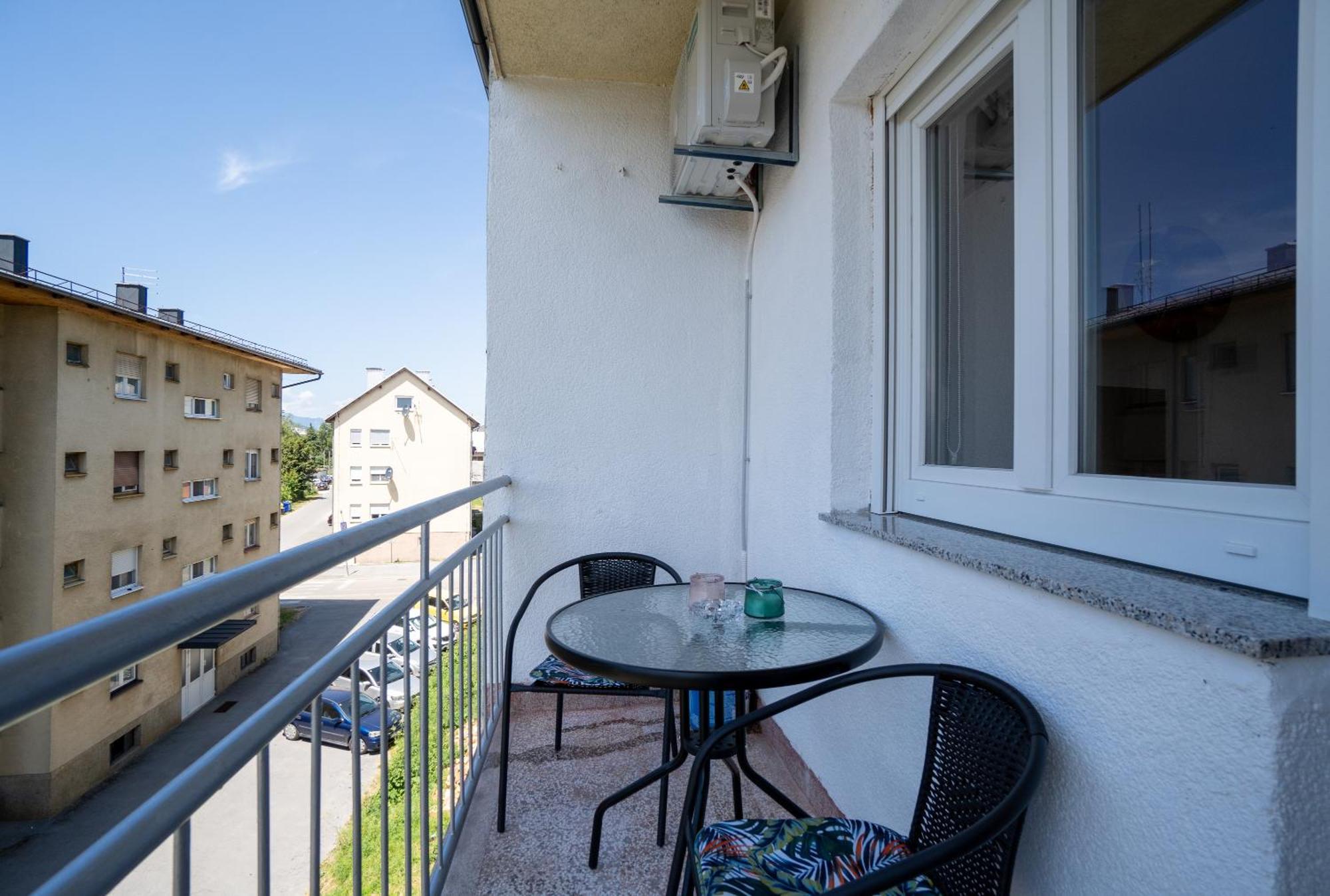Apartman Josip Gospic Ngoại thất bức ảnh