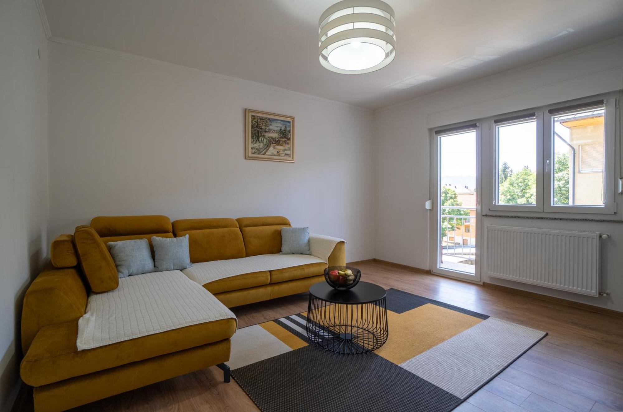 Apartman Josip Gospic Ngoại thất bức ảnh